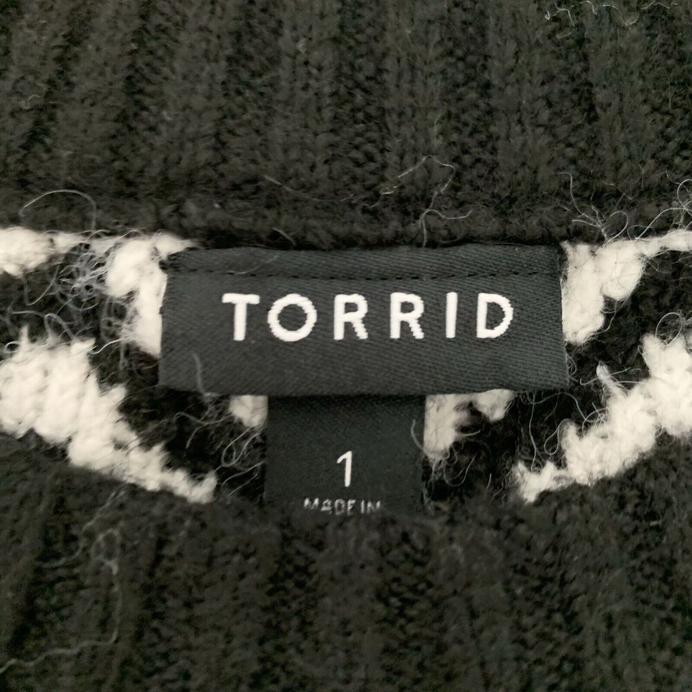 Torrid Knit Black And White Winter Sweater Size 1 - Picture 2 of 4